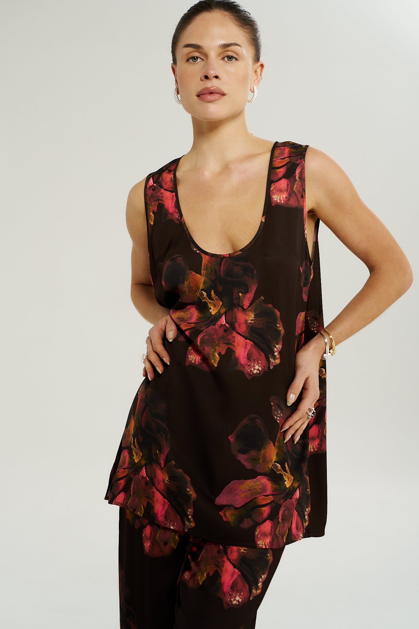 SCOOP NECK TANK - CHOCOLAT PETALS