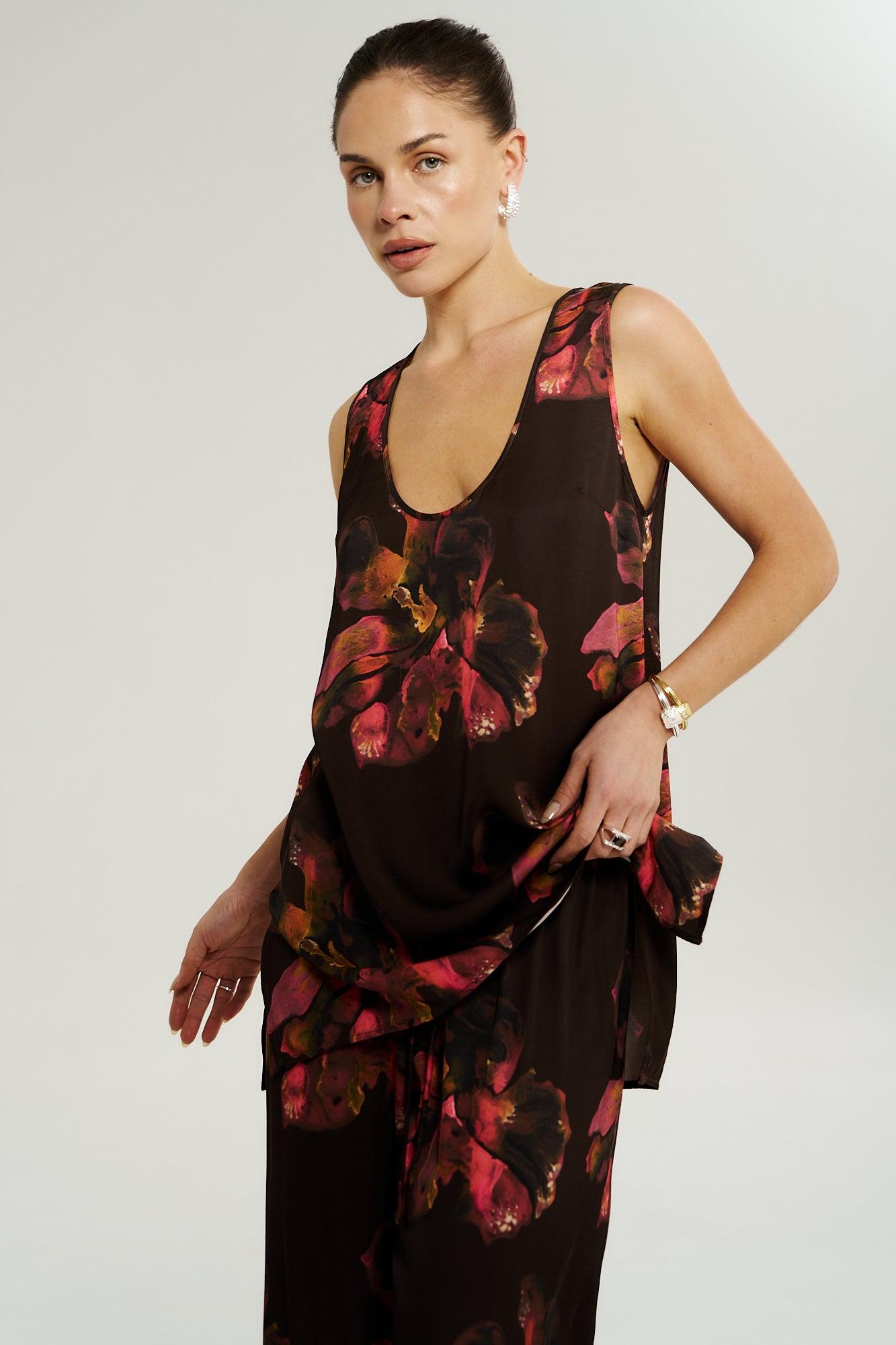 SCOOP NECK TANK - CHOCOLAT PETALS
