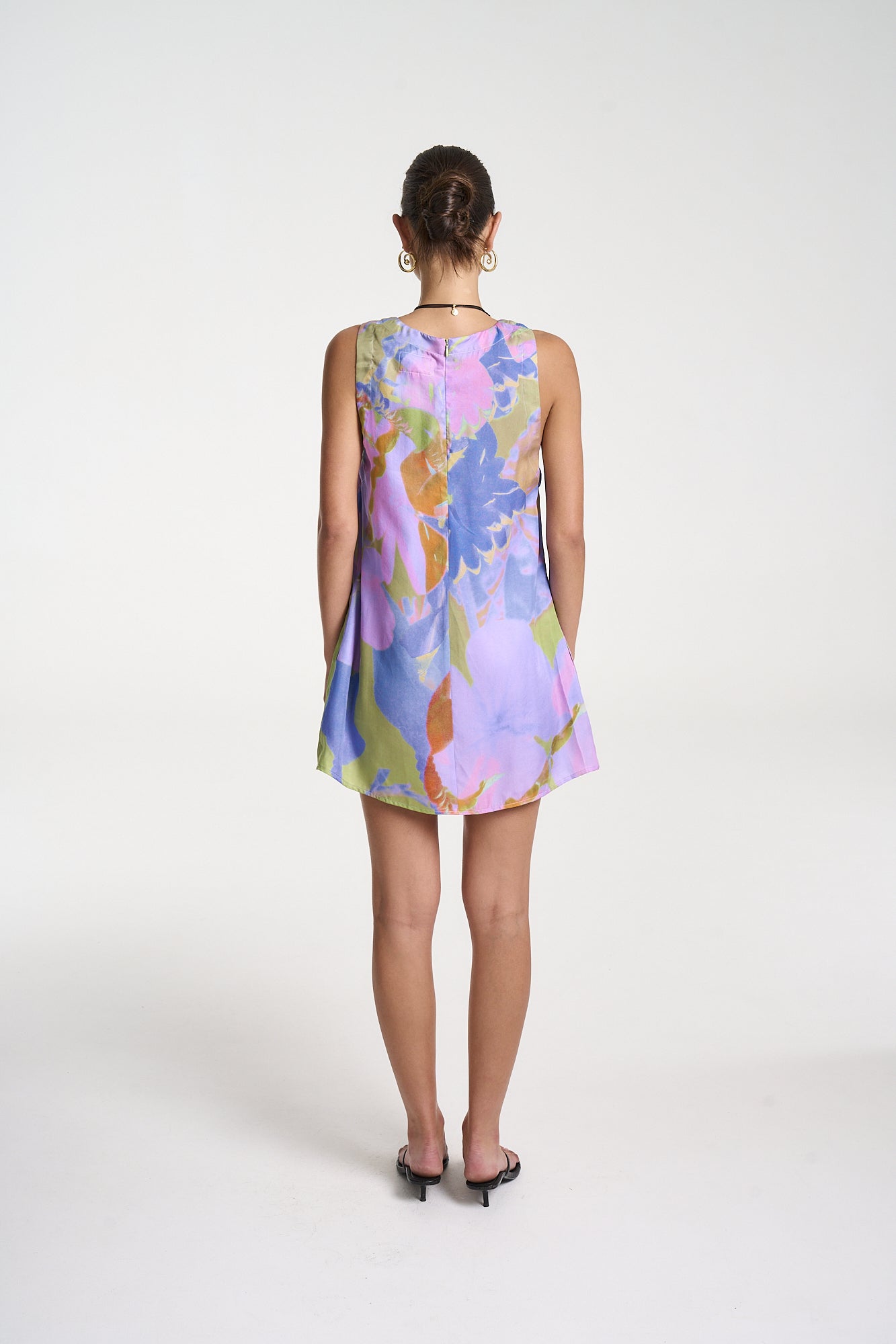 V - NECK SHIFT DRESS - BANANAS