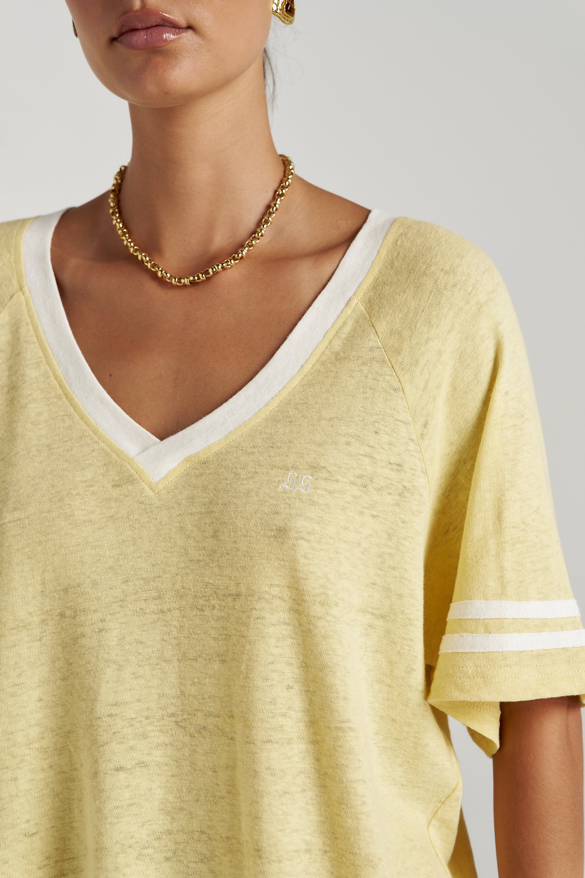 V NECK TEE - BUTTER