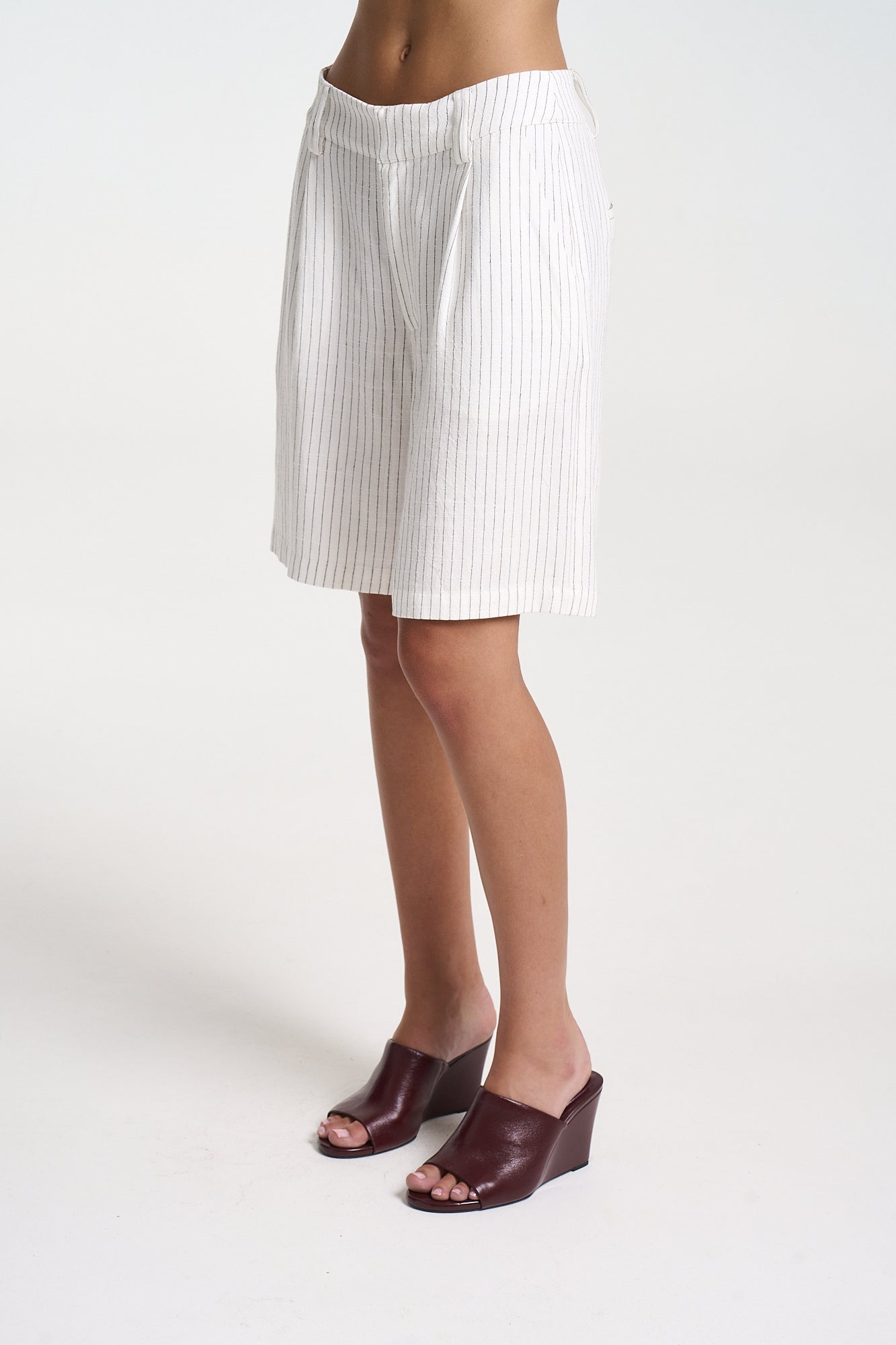 PLEATED BERMUDA SHORT - PINSTRIPE