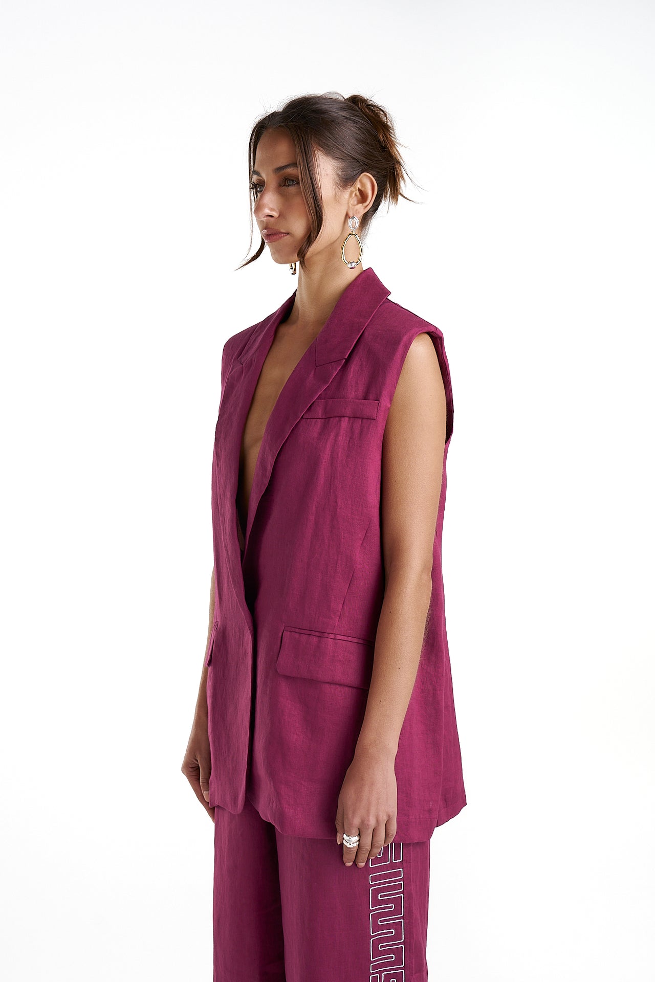 SLEEVELESS BLAZER - PLUM