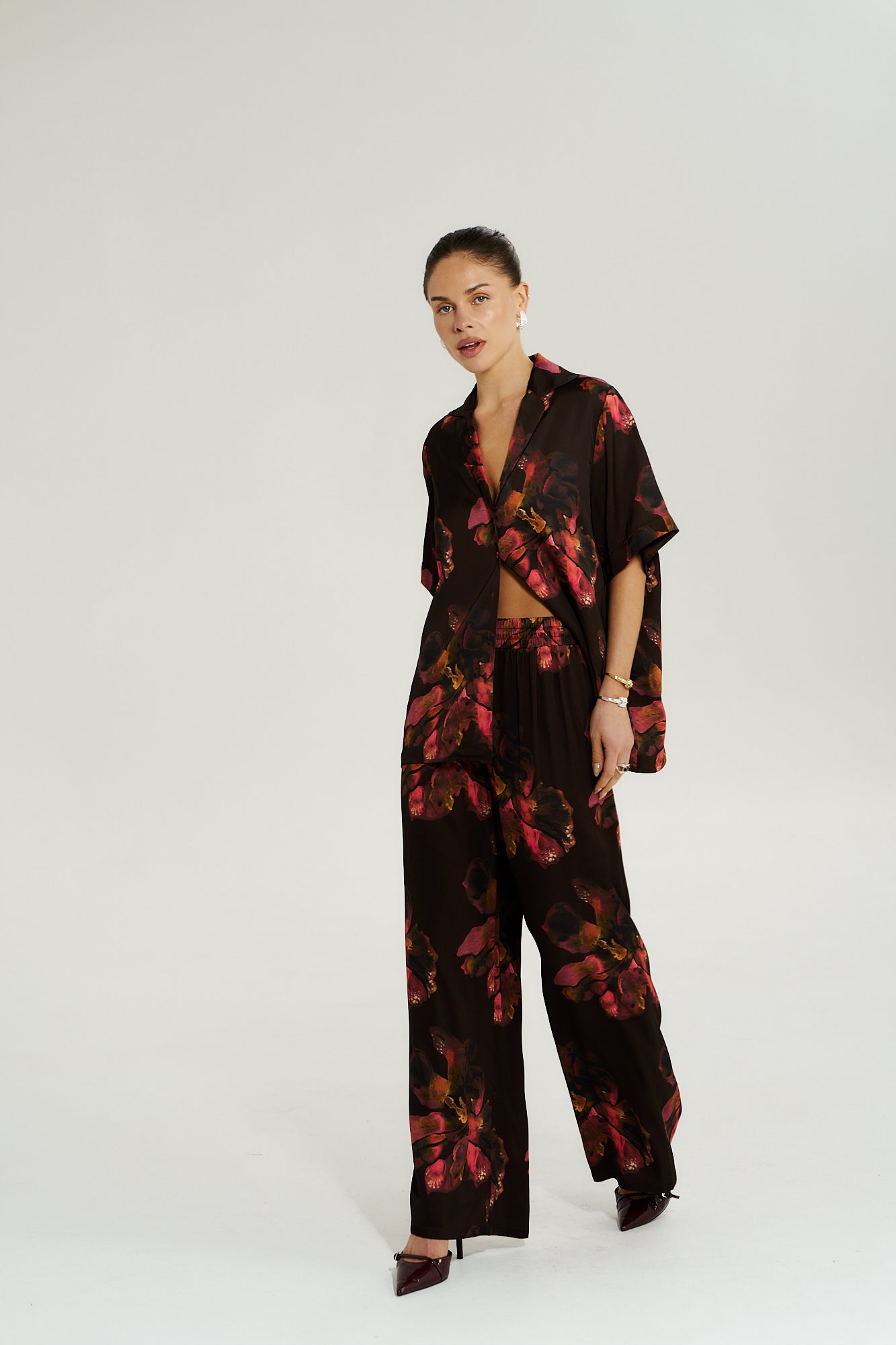 BUTTON UP SS SHIRT - CHOCOLAT PETALS