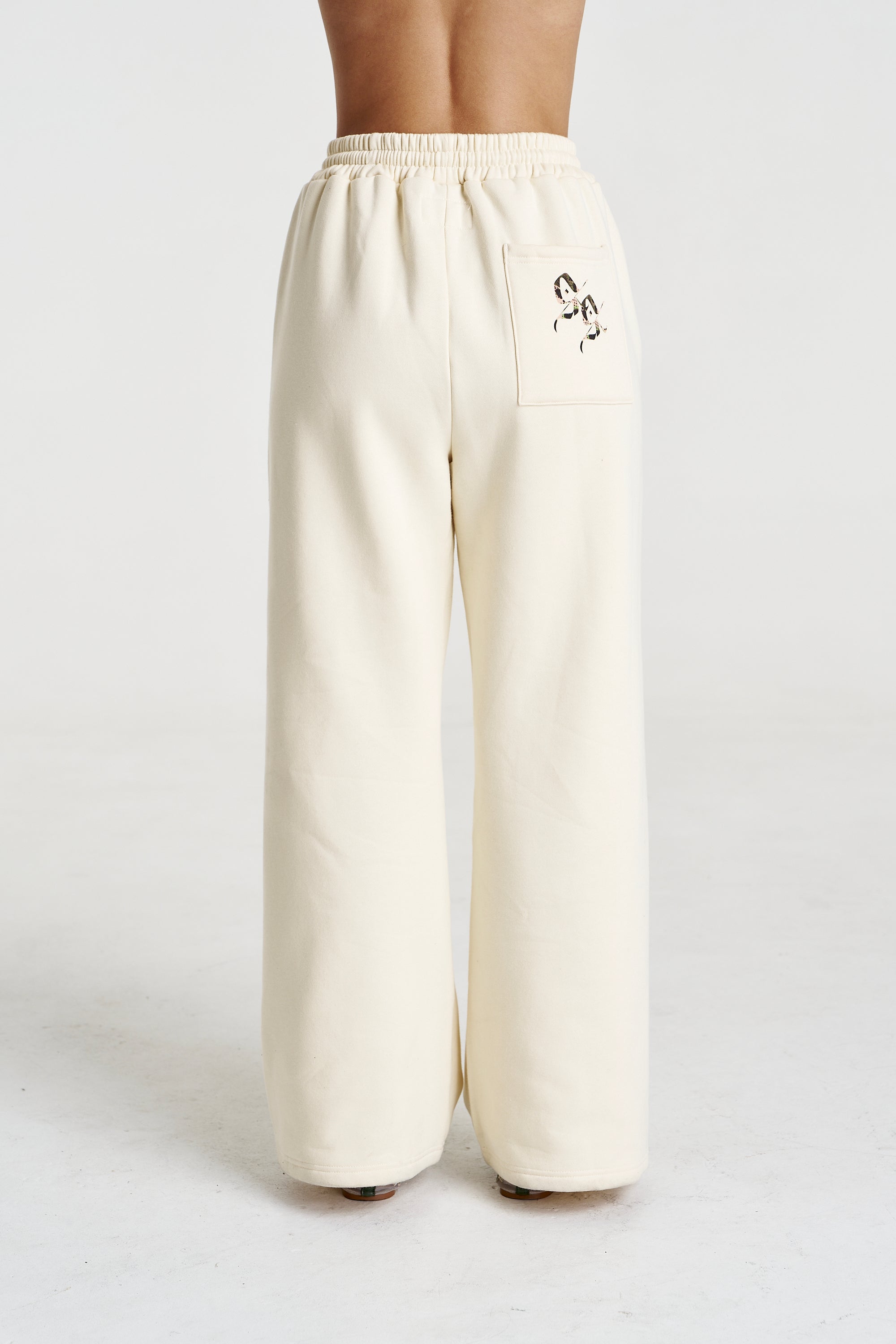 MOTIF TRACKPANT - VANILLA