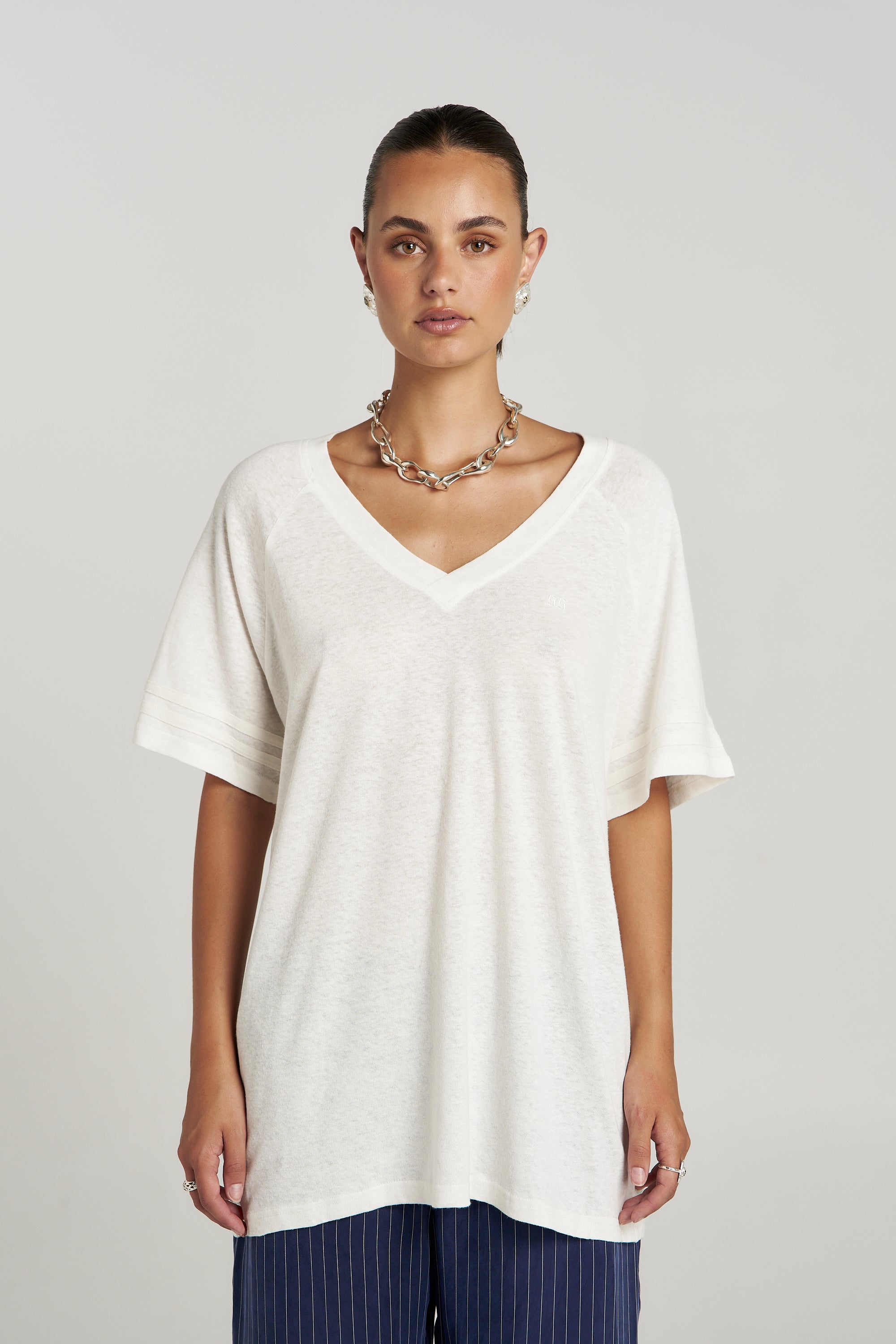 V NECK TEE - VANILLA