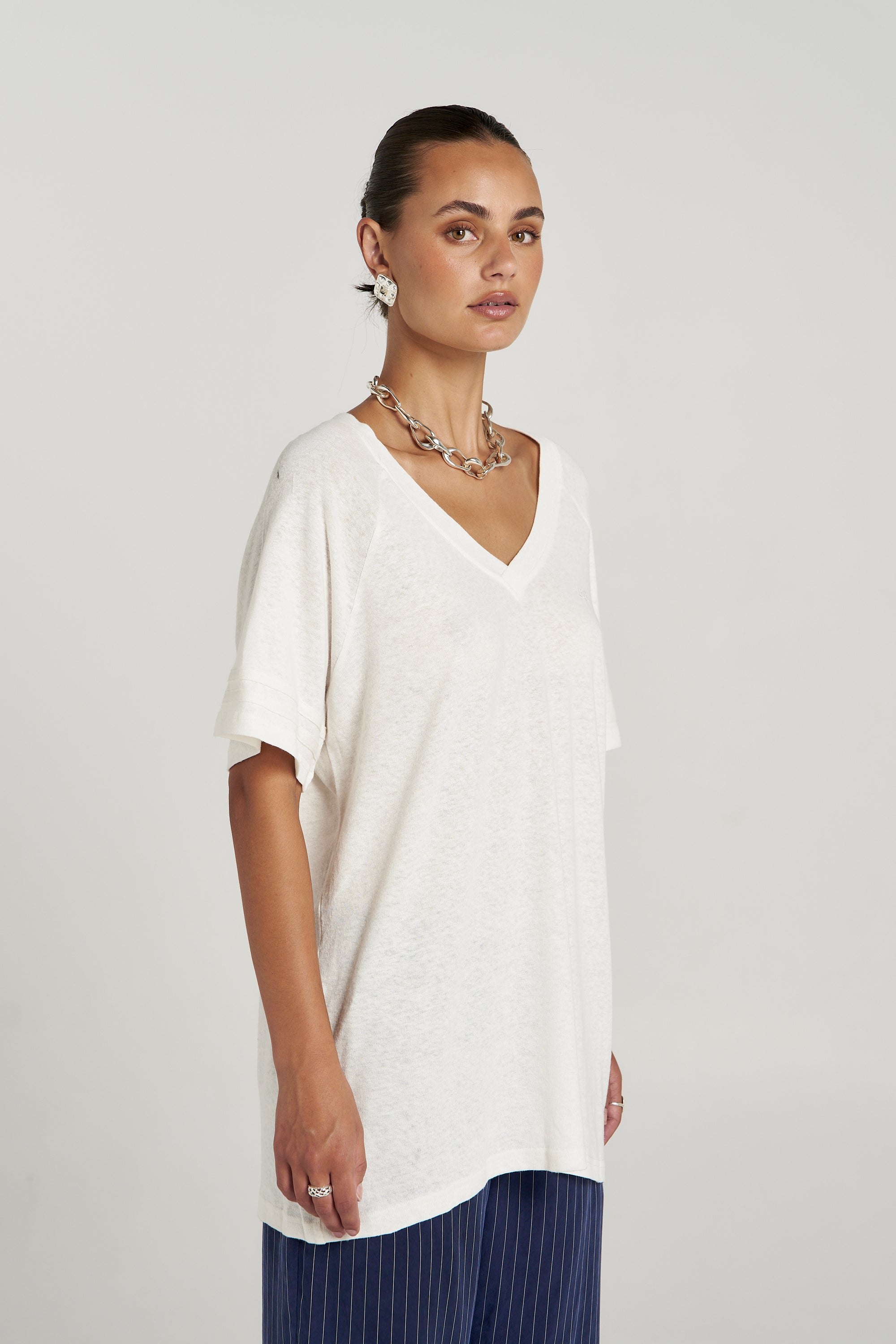 V NECK TEE - VANILLA
