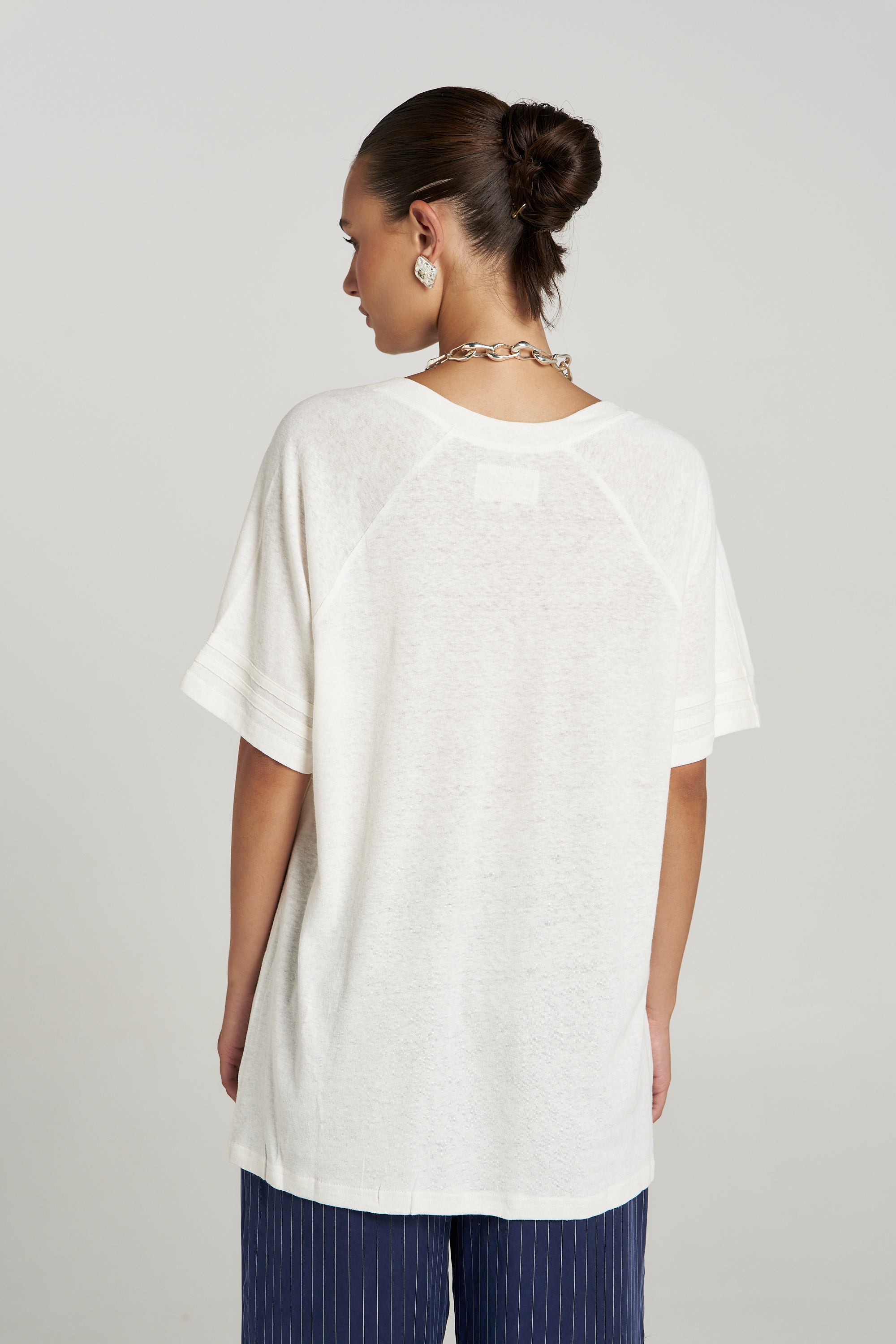 V NECK TEE - VANILLA